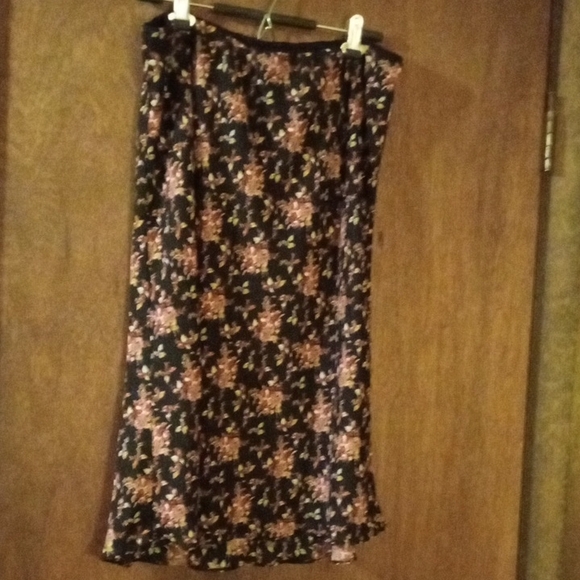 Max Studio Black Floral Pencil Skirt - Picture 1 of 5